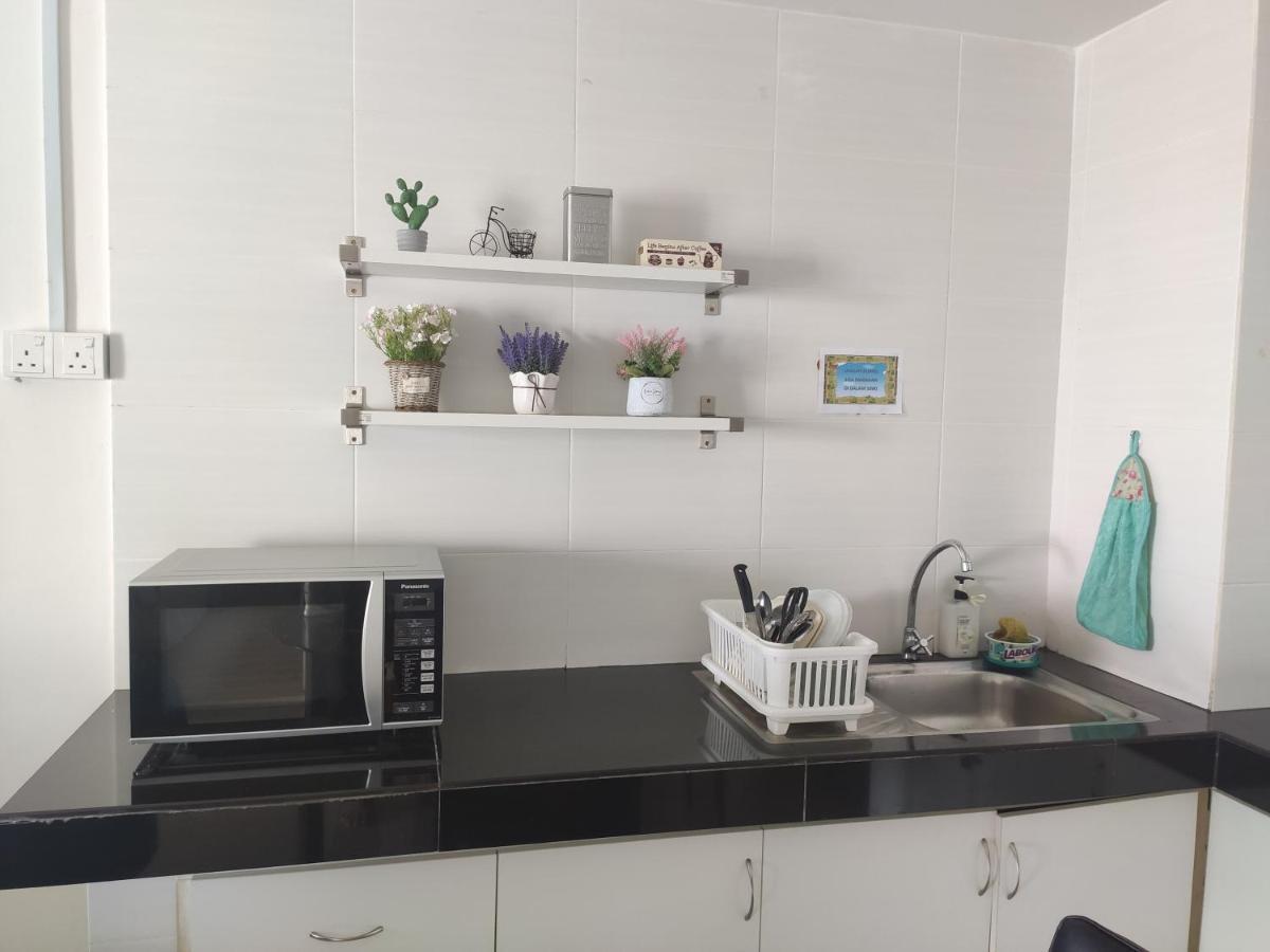 Dperdana -Dinies Pool,Wifi, Centre Of Kota Bharu, 4-5 Pax Apartman Kültér fotó