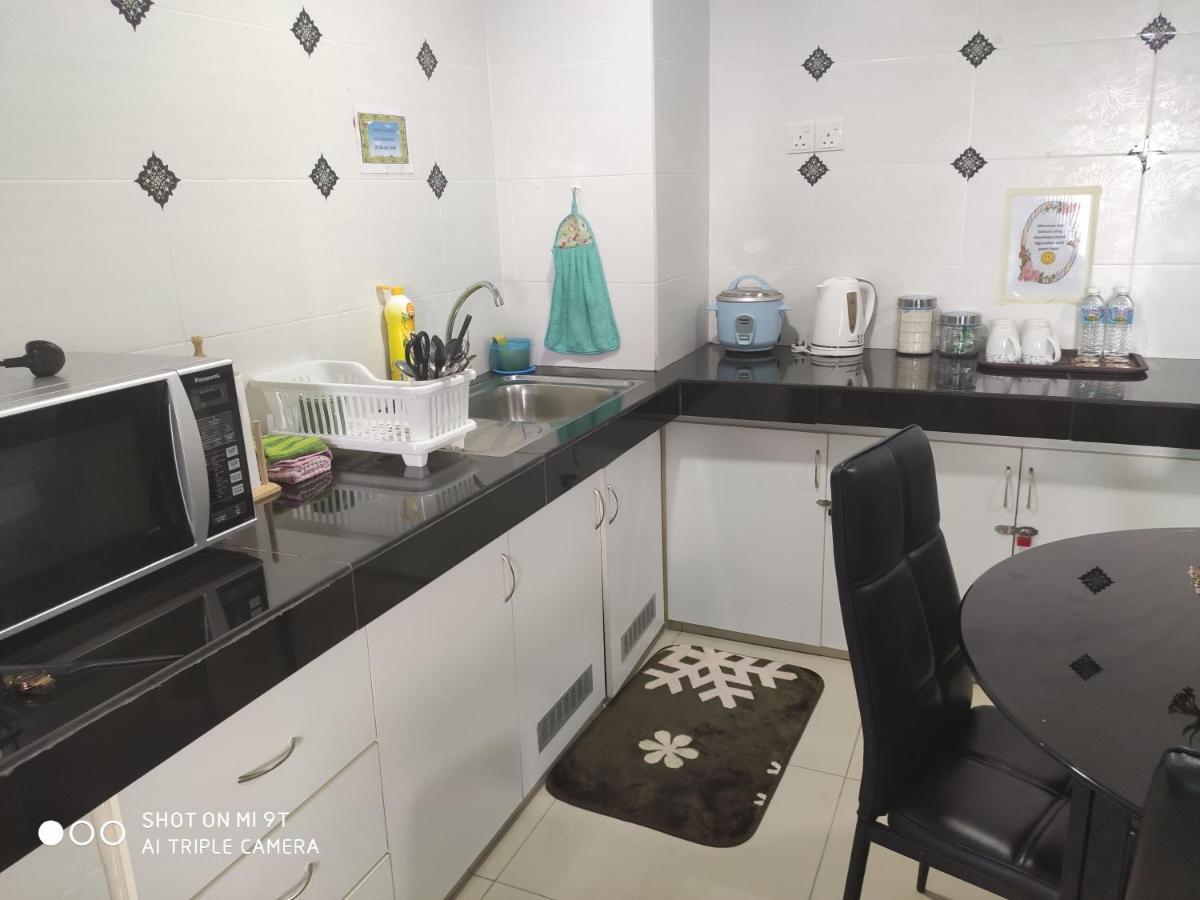 Dperdana -Dinies Pool,Wifi, Centre Of Kota Bharu, 4-5 Pax Apartman Kültér fotó