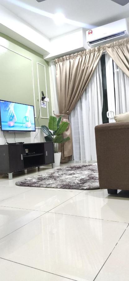 Dperdana -Dinies Pool,Wifi, Centre Of Kota Bharu, 4-5 Pax Apartman Kültér fotó