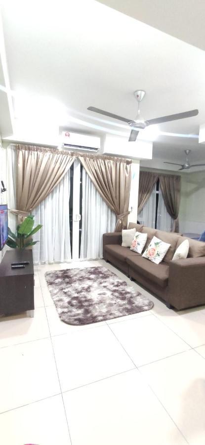 Dperdana -Dinies Pool,Wifi, Centre Of Kota Bharu, 4-5 Pax Apartman Kültér fotó
