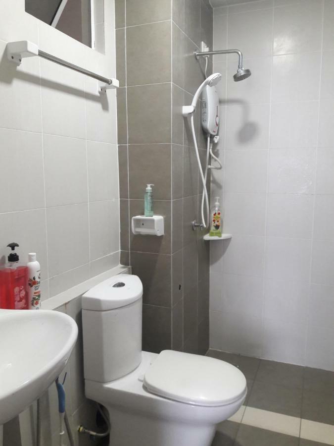 Dperdana -Dinies Pool,Wifi, Centre Of Kota Bharu, 4-5 Pax Apartman Kültér fotó