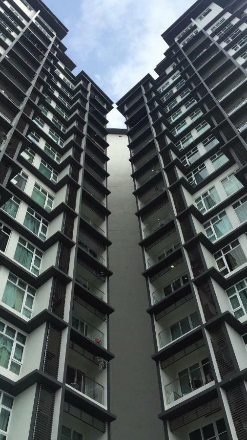 Dperdana -Dinies Pool,Wifi, Centre Of Kota Bharu, 4-5 Pax Apartman Kültér fotó