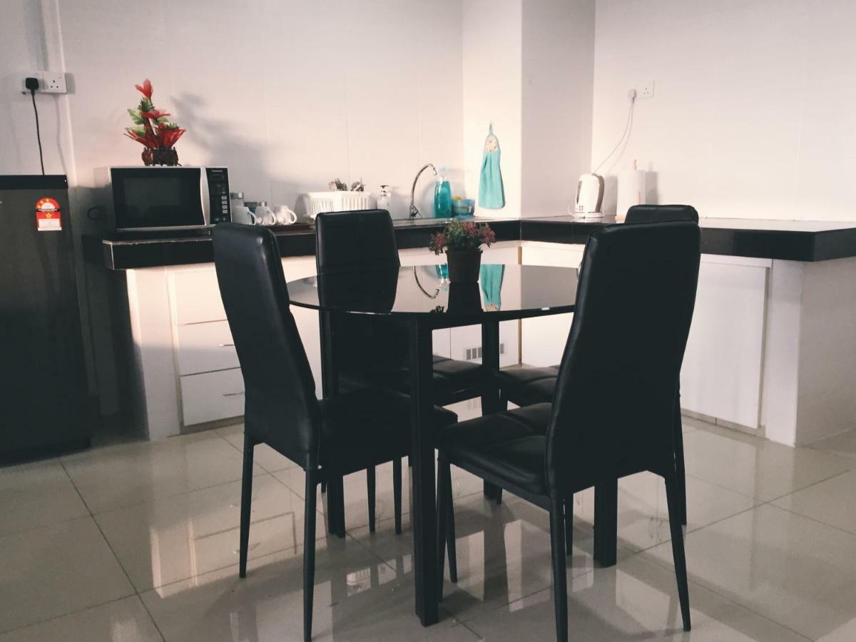 Dperdana -Dinies Pool,Wifi, Centre Of Kota Bharu, 4-5 Pax Apartman Kültér fotó
